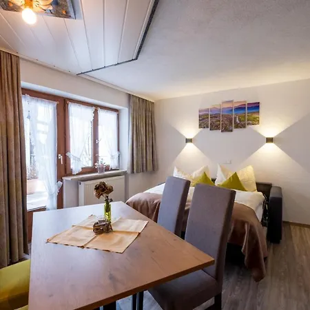 菲联豪斯奥林匹亚酒店 *